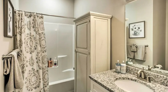 Апартаменты с 4 комнатами с балконом 4 Mi to Silver Dollar City: Chic Branson Retreat!