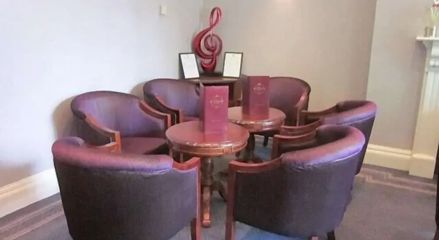 Eagle Lodge Rooms, Забронировать Отель Отели Котсуолда с парковкой, Парковка