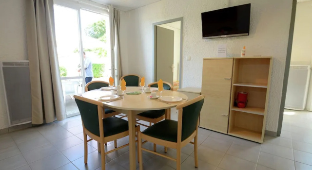Semi-detached Bungalow With Microwave, in the Great Vendée, Забронировать Отель Отели и гостиницы Шантонне, Отель