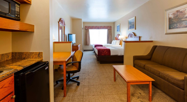 Четырёхместный люкс SureStay Plus Hotel by Best Western Mesquite