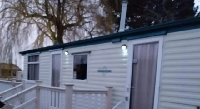 Caravan - Sleeps 6 - Pets Ok - Parking