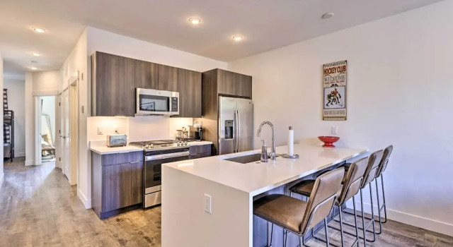 Апартаменты c 1 комнатой Hot Tub & Balcony: Riverfront Silverthorne Condo!