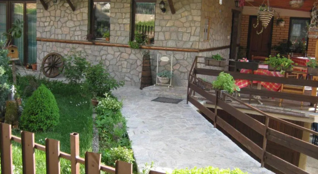 Семейный номер Standard с видом на озеро Ristos Guest House