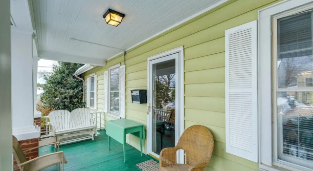 Коттедж 1 Mi to East Falls Station: Home w/ Office!