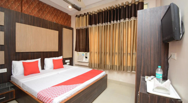 OYO 29312 Hotel Royal's, Book Hotel Bathinda Punjab