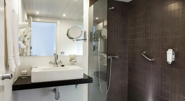 Трёхместный номер Barceló Santa Cruz Contemporáneo
