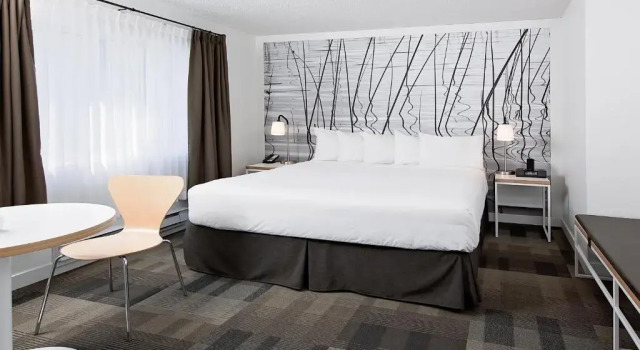 Двухместный люкс Coast Premium Coast Canmore Hotel & Conference Centre