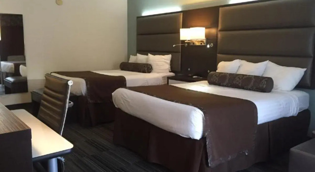 Четырёхместный номер Standard Club Hotel Nashville Inn & Suites