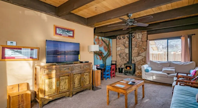 Hope's Cabin - Free Ski/snowboard Rental! - 2br/1.5ba/fireplace/barbeque 2 Bedroom Home, Забронировать Отель Биг-Бэар-Сити San Bernardino Mountains
