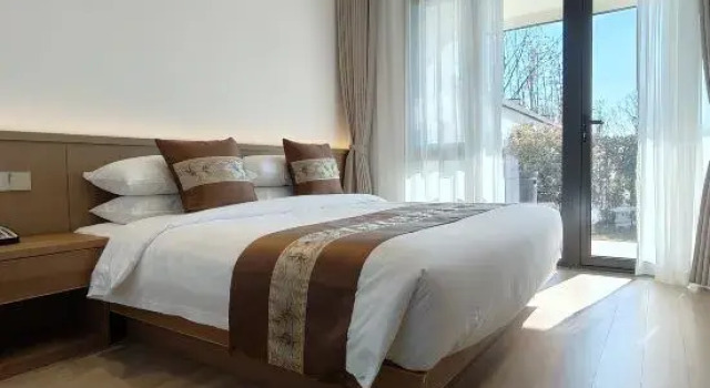 Люкс East Wind Cllege Culture&Art Hotel