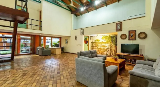 Avril Guest Lodge