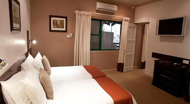 Deluxe room Diggers Inn