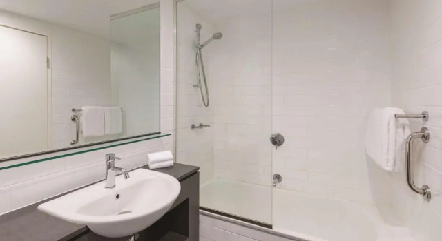 Трёхместный номер Standard Vibe Hotel Darwin Waterfront