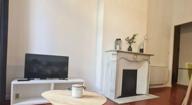 Loft de Charme proche vieux Port & Gare, Забронировать Отель Отели Марселя с парковкой, рядом с Национальный театр Марселя Ла Крие, Парковка