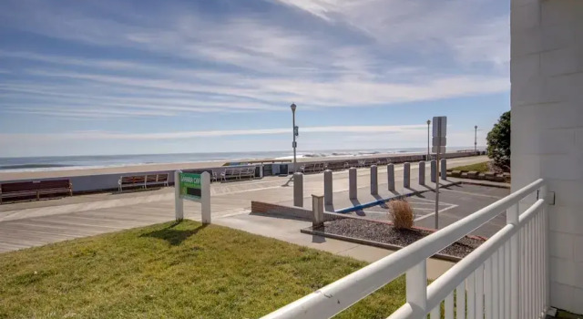 Четырёхместный номер Standard oceanfront Sahara Motel