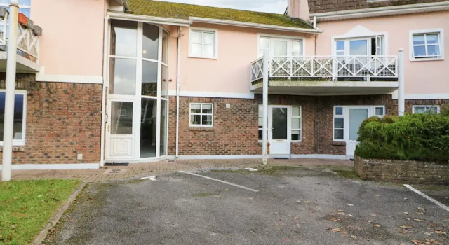 8 Scrahan Place, Book Vacation Home Hotels in Kerry with Parking, Parking