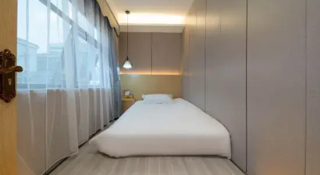 Двухместный семейный люкс с 2 комнатами Mingxuan Business Hotel (Zhangzhou Ancient Town RT-Mart Store)
