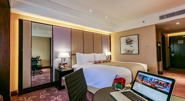 Номер Premier Diamond Hotel Philippines