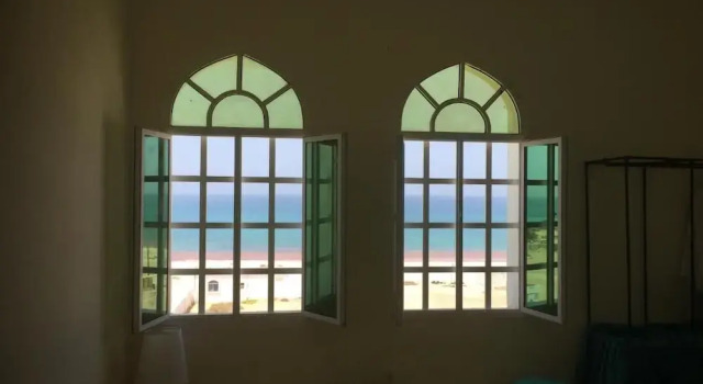 Beachfront Room With Stunning sea View Free Breakfast and Toiletries, Reservar Hotel Sur Al Sharqiyah