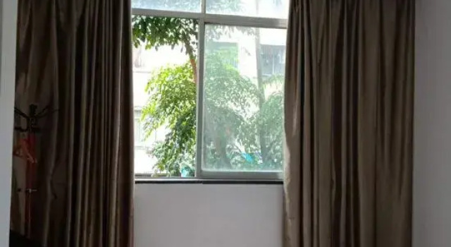 Hechi Chengdong Business Hotel, Забронировать Отель Отели Гуанси-Чжуанский автономного района с парковкой, Парковка