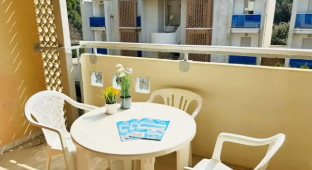 Апартаменты с 2 комнатами с балконом Flat With a Shared Garden