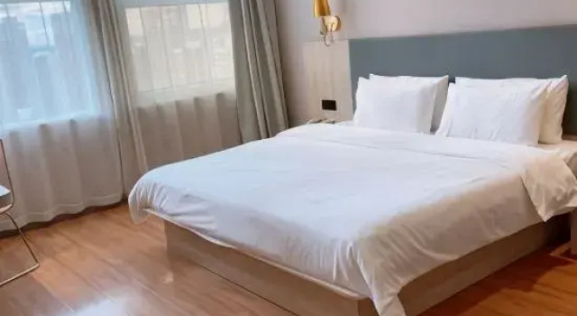 Люкс HanTing Hotel (Tianjin Meijiang Convention and Exhibition Center, Lubei Road Metro Station)