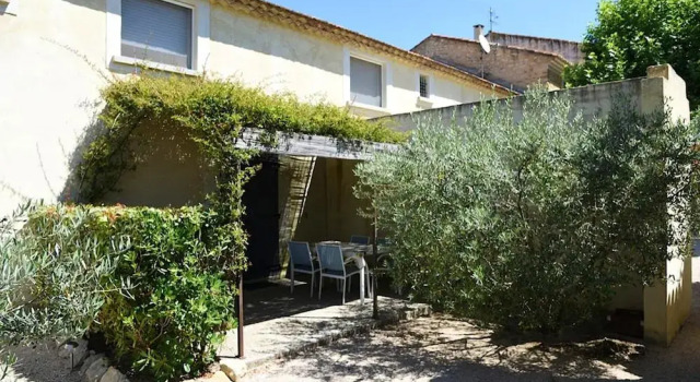 Apartment With 2 Bedrooms in Monteux, With Shared Pool, Enclosed Garden and Wifi - 80 km From the Beach