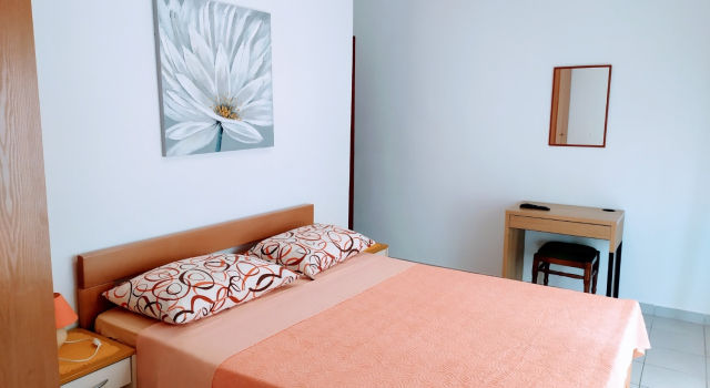 Room Aleksandra - 10 m from sea: R7 Bibinje, Zadar riviera