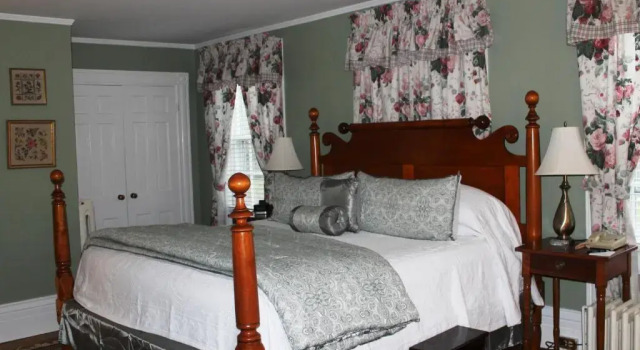 Двухместный номер Deluxe Captains House Inn