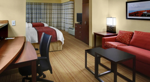 Четырёхместный люкс c 1 комнатой Courtyard by Marriott Boone