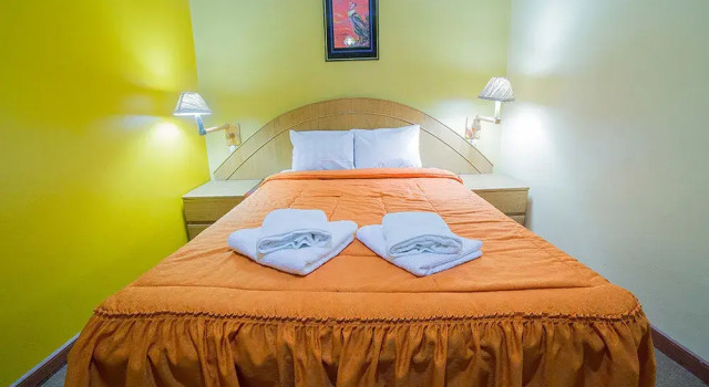 HOTEL San Antonio, Забронировать Отель Отели Пуно с парковкой, рядом с Conde de Lemos Balcony, Парковка