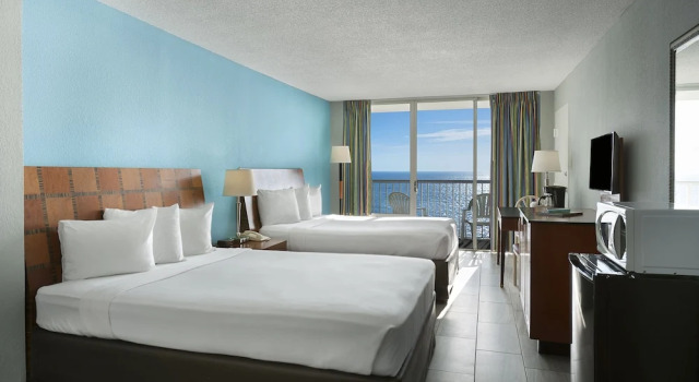 Номер Standard с балконом и с красивым видом из окна Crown Reef Beach Resort and Waterpark