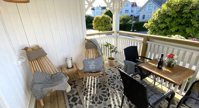Трёхместный номер Premium с балконом и с видом на город Skaftö Hotell Villa Lönndal, Grundsund