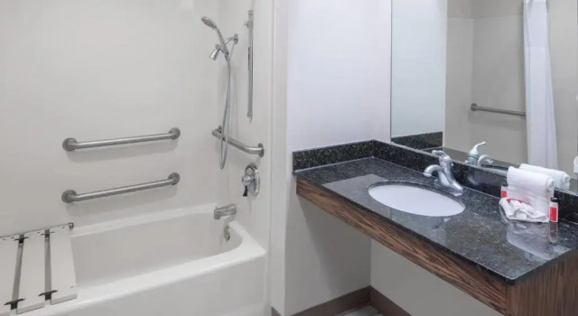 Номер Standard Baymont by Wyndham Cleveland