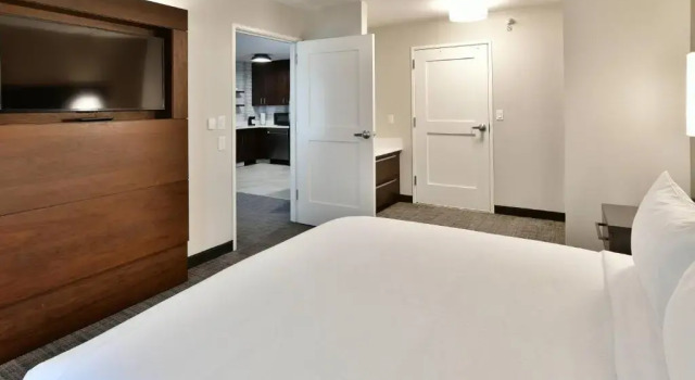 Двухместный люкс с 2 комнатами Residence Inn by Marriott Eau Claire