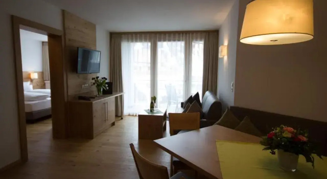 Berglife Appartements, Rezerwuj Apartament Hotele w Tyrol z parkingiem, Parking