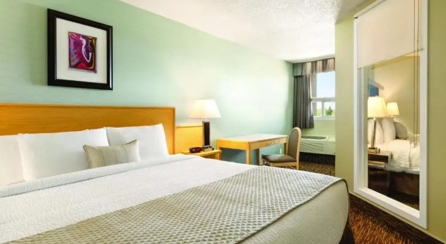 Номер Standard Days Inn by Wyndham Vermilion