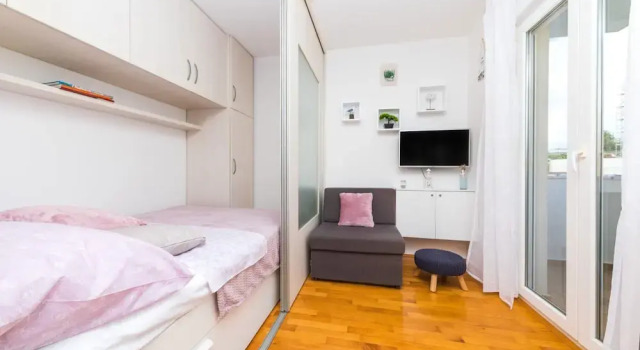 Close to Znjan Beach, Spacious Studio With Balcony, Prenota Appartamento Splitska 