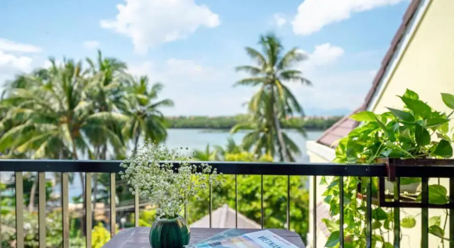 Трёхместный номер Deluxe с балконом и с видом на реку Sands River Hoi An Villa