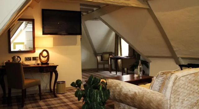 Люкс The Legacy Rose & Crown Hotel