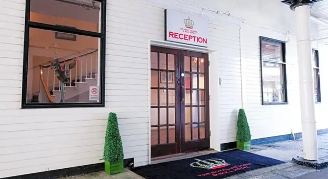 The Royal Victoria & Bull Hotel, Book Hotel Rochester Kent