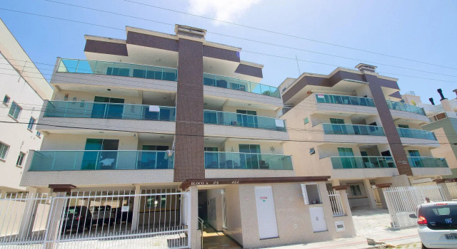 Apto 2Q c/ churrasq. no centro - Bombinhas CAA103