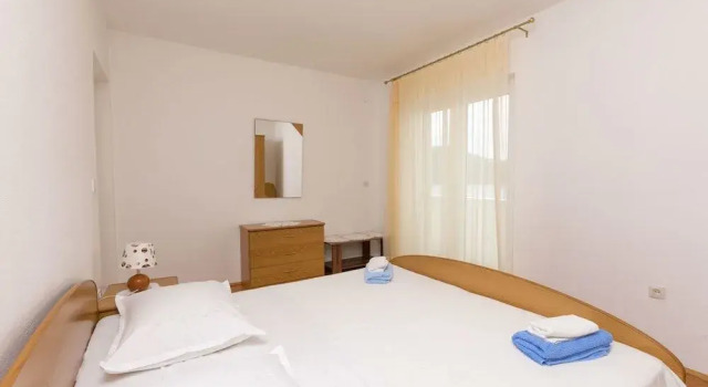 Apartments Vjera, Забронировать Апартаменты/квартира Апартаменты Примоштен, рядом с Общественный Пляж Порат, Апартаменты/квартира