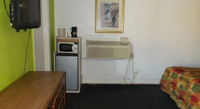 Четырёхместный номер Standard Hillside Motel