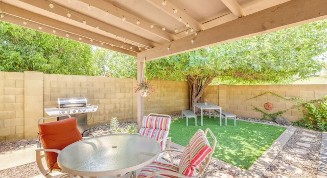 Коттедж Centrally Located Glendale Home w/ Yard & Grill