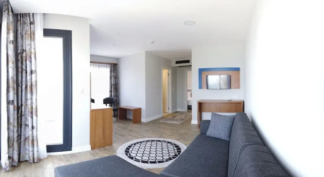 HOUDİNİ HOTEL, Забронировать Отель Отели Урла с парковкой, Парковка