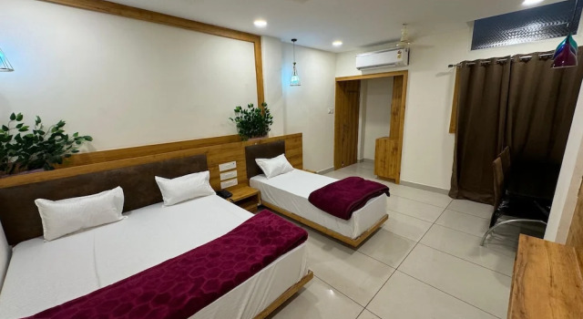 Номер Royal Hotel My Budget