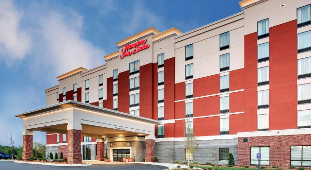 Кровать в общем номере Hampton Inn & Suites Greenville Airport