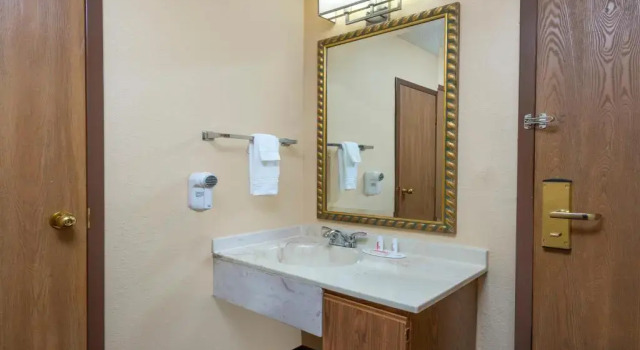 Четырёхместный номер Standard Super 8 by Wyndham Charleston Sikeston East MO