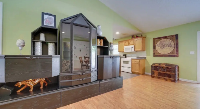 Candler Home w/ Large Deck: Hike, Bike & Unwind!, Забронировать Дом для отпуска Кендлер Аппалачи